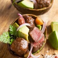 兵庫 神戸肉バル「バルティロ」 赤ワインに漬け込んだひとくちステーキ