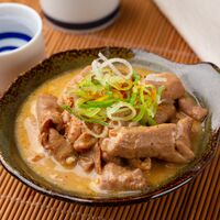 【倉入れ】 秋田　やわらか味噌煮込みホルモン3個セット (ケース入数：16,ロット：2)