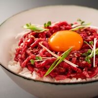 岡山 黒毛和牛生ハムユッケ丼セット 300g