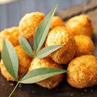 滋賀 「徳志満」 近江牛100%ハンバーグとコロッケころまるセット