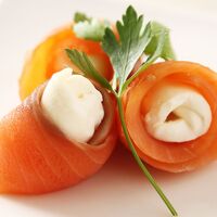 「三協水産」 北海道日高沖 船上活〆桜鱒切身とスモークサーモンセット