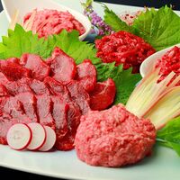 熊本 「千興ファーム」 鮮馬刺しバラエティ3種セット （桜うまトロ75g×2、ユッケ65g×2、赤身40g×2）