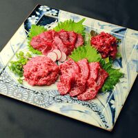 熊本 「千興ファーム」 鮮馬刺しバラエティ4種セット （桜うまトロ75g、ユッケ65g、大トロ40g、ロース40g）