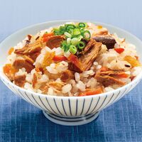 【倉入れ】高知 姫かつお飯の素だししょうゆ仕立て 箱入（ケース入数：20, ロット：2）