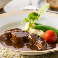 東京・日比谷 「モルソー」 秋元さくら監修 牛すね肉の赤ワイン煮込み 150g×2 / ギフト 送料無料