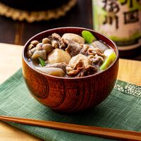 【倉入れ】山形 「みやさかや」 国産牛スジ 山形の芋煮 250g×5 （ケース入数：12 , ロット：1）