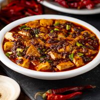 【倉入れ】山形 「みやさかや」 米沢牛麻婆豆腐の素 110g×4 （ケース入数：12 , ロット：1）