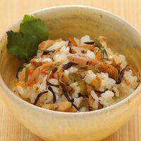 【倉入れ】国産 海の幸入り八目ごはんの素（ケース入数：30 , ロット：3）