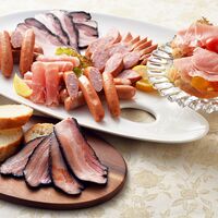 北海道 「札幌バルナバハム」 札幌開拓使ハムセット（農家のベーコン、ボンレスハム、パストラミ肩ロースハム、サッポロ焼豚、チーズウインナー、玉葱ウインナー、ポークグルメフランク、ロースシンケン） / ハム ギフト 送料無料