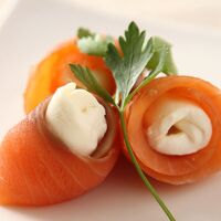 北海道日高沖 船上活〆桜鱒スモークサーモン 70g×4