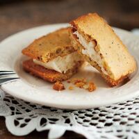 【母の日】 CHEESE CAVERYギフトセットM  1854-092 【二重包装不可】《お届け期間：2026年5月8日～2026年5月10日》 / 常温 送料無料 セット ギフト クッキー サンド チーズ