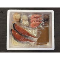 石狩鍋（秋鮭切身×2切、ボイル海老×3尾、ボイル帆立×2個、えび入つみれ×2個、ツボ抜きいか×1尾、冷凍うどん×1玉、たれ（濃縮：味噌仕立て）×2袋） / 冷凍 送料無料 鍋セット