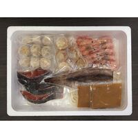 石狩鍋（秋鮭切身×4切、ボイル海老×12尾、ボイル帆立×6個、かに入つみれ×3個、えび入つみれ×3個、とりごぼうつみれ×3個、ツボ抜きいか×1尾、冷凍うどん×1玉、たれ（濃縮：味噌仕立て）×2袋） / 冷凍 送料無料 鍋セット