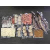 石狩鍋（秋鮭切身×6切、ボイル海老×12尾、ボイル帆立×6個、かに入つみれ×3個、えび入つみれ×3個、とりごぼうつみれ×3個、ツボ抜きいか×2尾、冷凍うどん×1玉、たれ（濃縮：味噌仕立て）×2袋） / 冷凍 送料無料 鍋セット