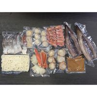 石狩鍋（秋鮭切身×6切、ゆでずわいがにカット×1袋、ボイル海老×12尾、ボイル帆立×6個、かに入つみれ×3個、えび入つみれ×3個、とりごぼうつみれ×3個、ツボ抜きいか×2尾、冷凍うどん×1玉、たれ（濃縮：味噌仕立て）×2袋） / 冷凍 送料無料 鍋セット