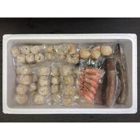 海鮮つみれ鍋（かに入つみれ×12個、えび入つみれ×12個、とりごぼうつみれ×12個、たこ入つみれ×12個、ボイル海老×6尾、ボイル帆立×3個、ボイルつぶ×2袋、ツボ抜きいか×2尾、冷凍うどん×1玉、たれ(濃縮：醤油仕立て)×4袋） / 冷凍 送料無料 鍋セット