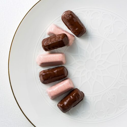 【倉入れ】「銀座千疋屋」 フルーツクランチ 2種×各4個 (ケース入数：32,ロット：1) / 常温 チョコ ギフト 送料無料