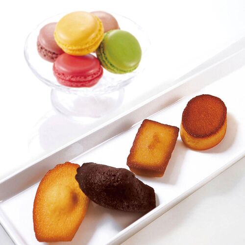 【母の日】 マカロンドゥミセック詰め合わせ (中）【冷蔵】 MADE(M) 1854-066 【二重包装不可】《お届け期間：2026年5月8日～2026年5月10日》 / 常温 送料無料 セット ギフト マカロン