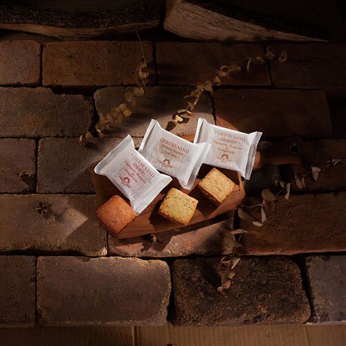 【母の日】 CHEESE CAVERYチーズサンドギフト18個入  1854-105 【二重包装不可】《お届け期間：2026年5月8日～2026年5月10日》 / 常温 送料無料 セット ギフト クッキー サンド チーズ