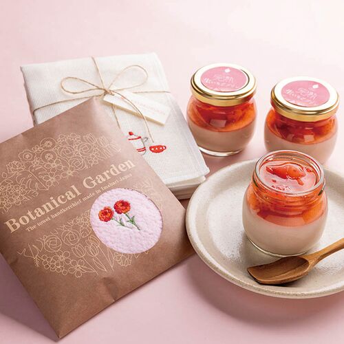 【母の日】完熟生いちごプリン＆今治ハンカチ・かや生地ふきんセット KJ-21820 1854-282 【二重包装不可】《お届け期間：2026年5月8日～2026年5月10日》 / 冷凍 送料無料 セット ギフト プリン ハンカチ