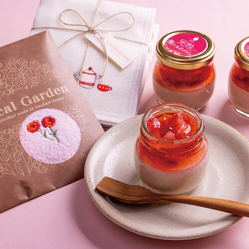 【母の日】完熟生いちごプリン＆今治ハンカチ・かや生地ふきんセット KJ-21820 1854-282 【二重包装不可】《お届け期間：2026年5月8日～2026年5月10日》 / 冷凍 送料無料 セット ギフト プリン ハンカチ