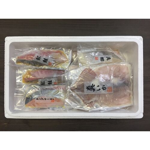 漬け魚切身詰合せ（秋鮭甘味噌漬切身×2、しまほっけ甘味噌漬切身×2、紅鮭粕漬切身×2、銀鱈粕漬切身×2、トラウトサーモン粕漬切身×2、真鱈粕漬切身×2、紅鮭西京漬切身×2、キングサーモン西京漬切身×2、真いか粕漬け×2） / 冷凍 送料無料 セット
