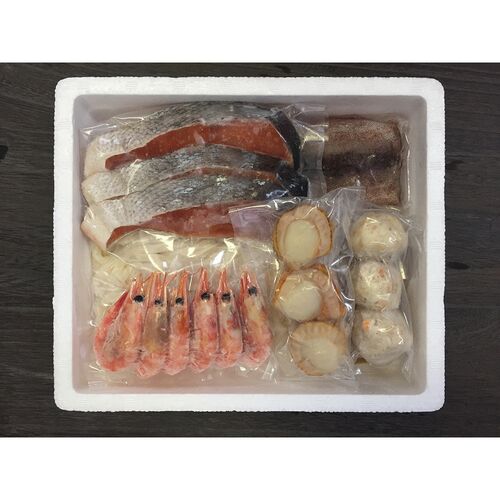 石狩鍋（秋鮭切身×3切、ボイル海老×6尾、ボイル帆立×3個、えび入つみれ×3個、ツボ抜きいか×1尾、冷凍うどん×1玉、たれ（濃縮：味噌仕立て）×2袋） / 冷凍 送料無料 鍋セット