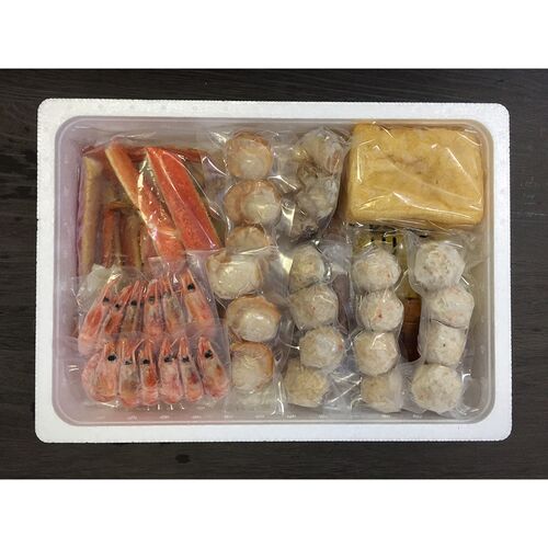 北海鍋（ゆでずわいがにカット×1袋、ボイル海老×12尾、ボイル帆立×6個、かに入つみれ×4個、えび入つみれ×4個、とりごぼうつみれ×4個、ボイルつぶ×1袋、油揚げ×2枚、ツボ抜きいか×1尾、冷凍生ラーメン×2玉、たれ（濃縮：塩仕立て）×3袋） / 冷凍 送料無料 鍋セット