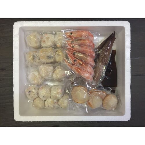 海鮮つみれ鍋（かに入つみれ×3個、えび入つみれ×3個、とりごぼうつみれ×3個、たこ入つみれ×6個、ボイル海老×6尾、ボイル帆立×3個、ツボ抜きいか×1尾、たれ(濃縮：醤油仕立て)×2袋） / 冷凍 送料無料 鍋セット