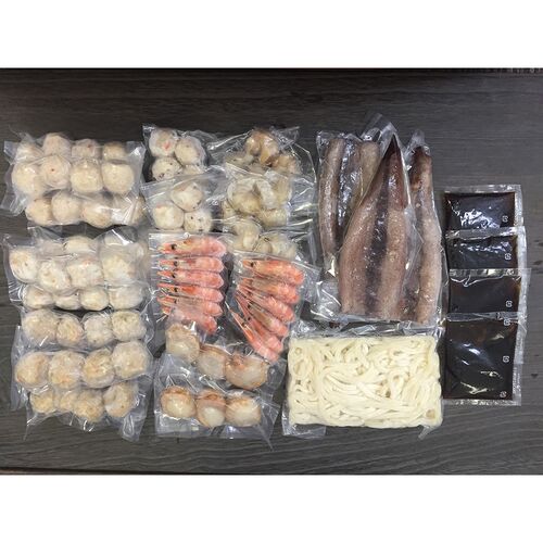 海鮮つみれ鍋（かに入つみれ×12個、えび入つみれ×12個、とりごぼうつみれ×12個、たこ入つみれ×12個、ボイル海老×12尾、ボイル帆立×6個、ボイルつぶ×3袋、ツボ抜きいか×3尾、冷凍うどん×1玉、たれ(濃縮：醤油仕立て)×4袋） / 冷凍 送料無料 鍋セット