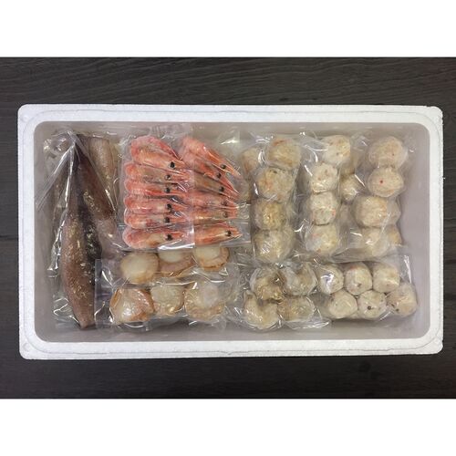 海鮮つみれ鍋（かに入つみれ×12個、えび入つみれ×12個、とりごぼうつみれ×12個、たこ入つみれ×12個、ボイル海老×12尾、ボイル帆立×6個、ボイルつぶ×3袋、ツボ抜きいか×3尾、冷凍うどん×1玉、たれ(濃縮：醤油仕立て)×4袋） / 冷凍 送料無料 鍋セット